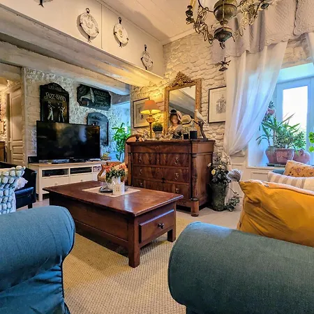 Renovee Avec Table D'hote Dans La Campagne Altiligerienne - Fr-1-582-522 ベッド・アンド・ブレックファスト