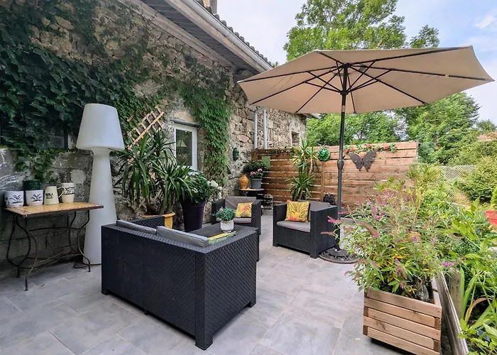 Rénovée Avec Table D'hôte Dans La Campagne Altiligérienne - Fr-1-582-522