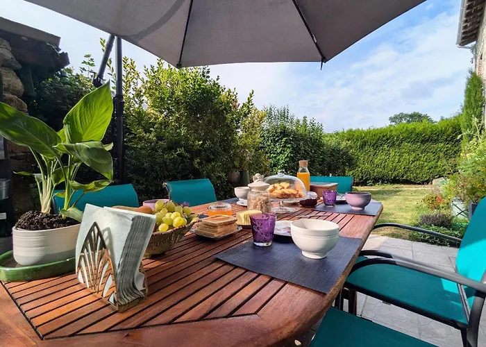 Alojamento de Acomodação e Pequeno-almoço Rénovée Avec Table D'hôte Dans La Campagne Altiligérienne - Fr-1-582-522 Saint-Victor-sur-Arlanc