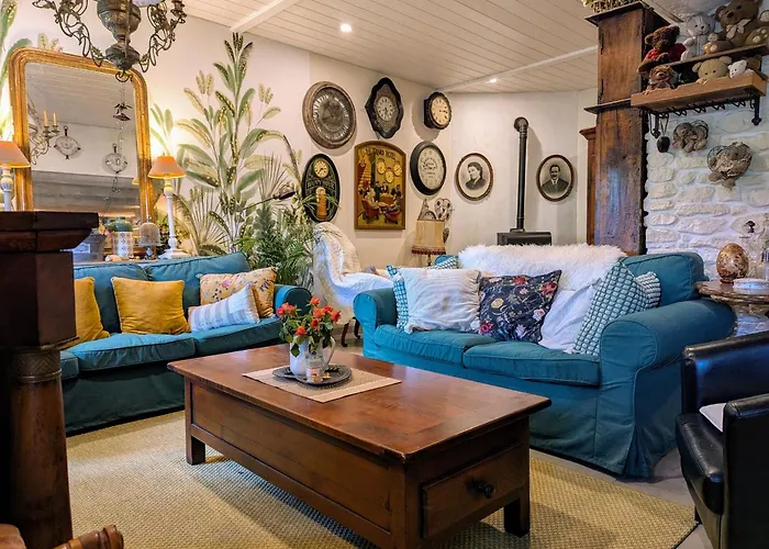 Rénovée Avec Table D'hôte Dans La Campagne Altiligérienne - Fr-1-582-522 *