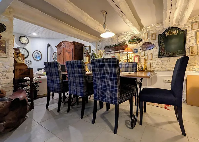 Rénovée Avec Table D'hôte Dans La Campagne Altiligérienne - Fr-1-582-522 Alojamento de Acomodação e Pequeno-almoço Saint-Victor-sur-Arlanc