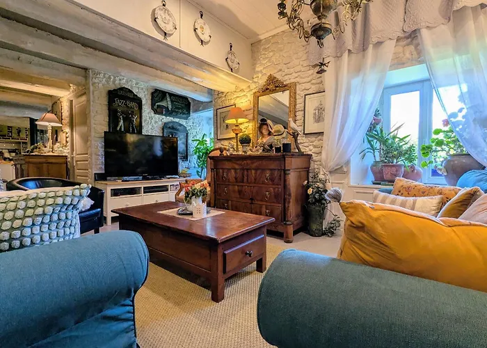 Rénovée Avec Table D'hôte Dans La Campagne Altiligérienne - Fr-1-582-522 Alojamento de Acomodação e Pequeno-almoço